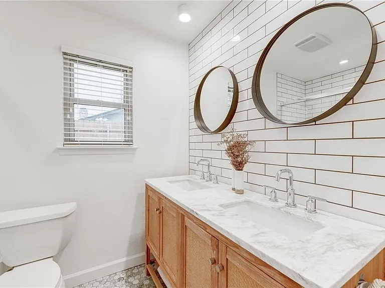 13313 Effingham St — Photo 17