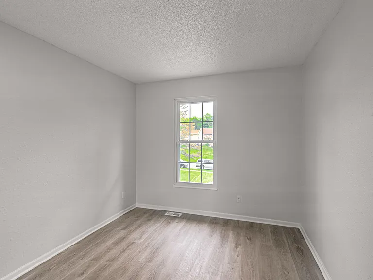 1305 La Chateau Dr — Photo 27