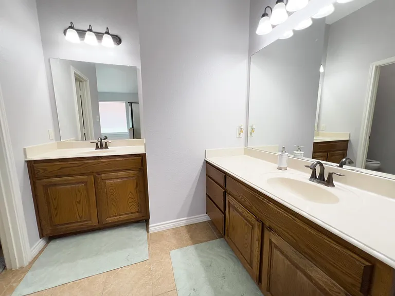 5915 Ivy Glen Dr — Photo 3