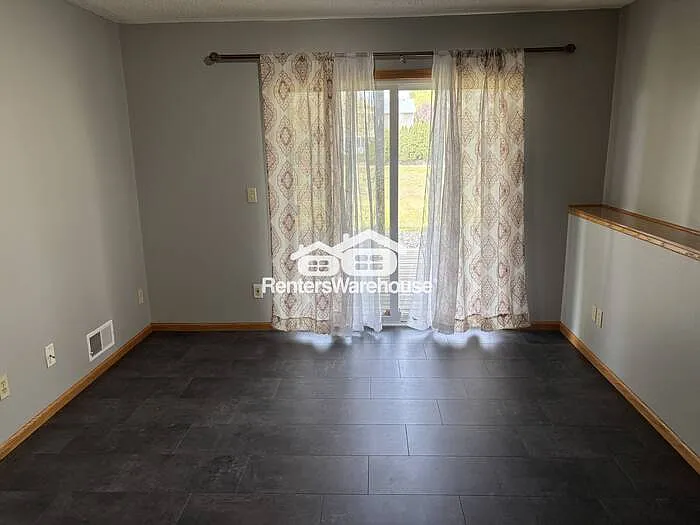329 Alexander Ct — Photo 18