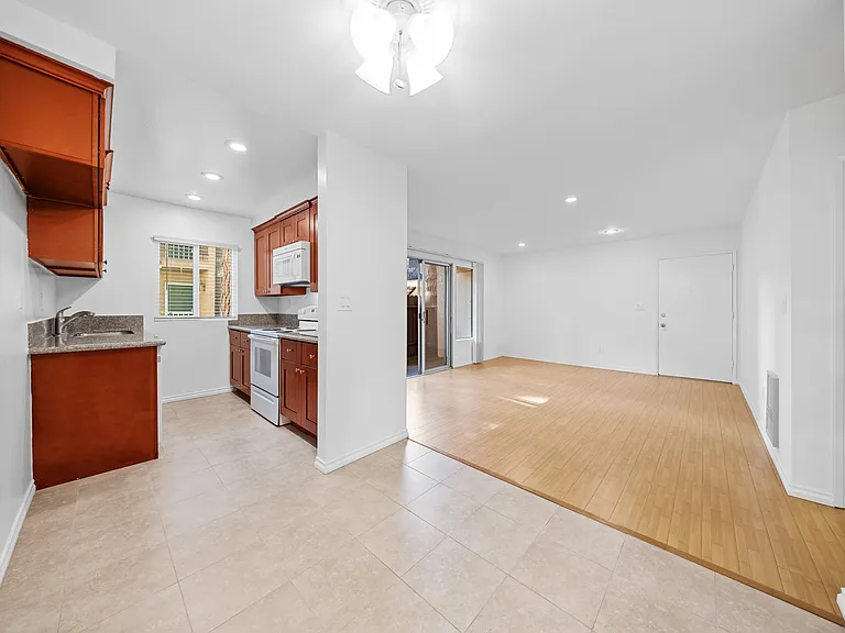Los Patos Apartments — Photo 29