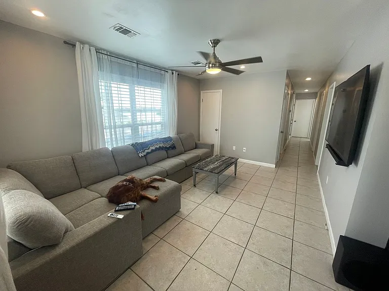 H16 Miriam St — Photo 35