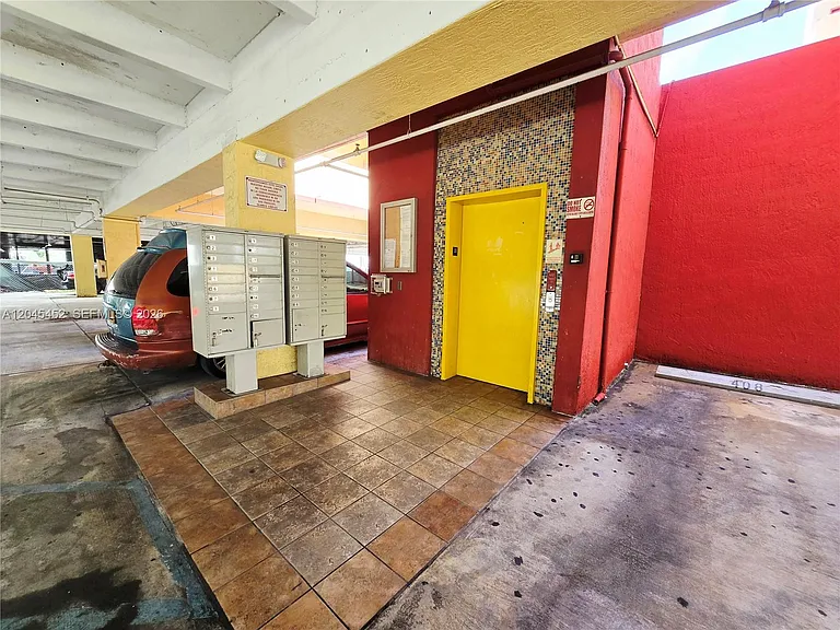 1627 NW 18th St #201 — Photo 13