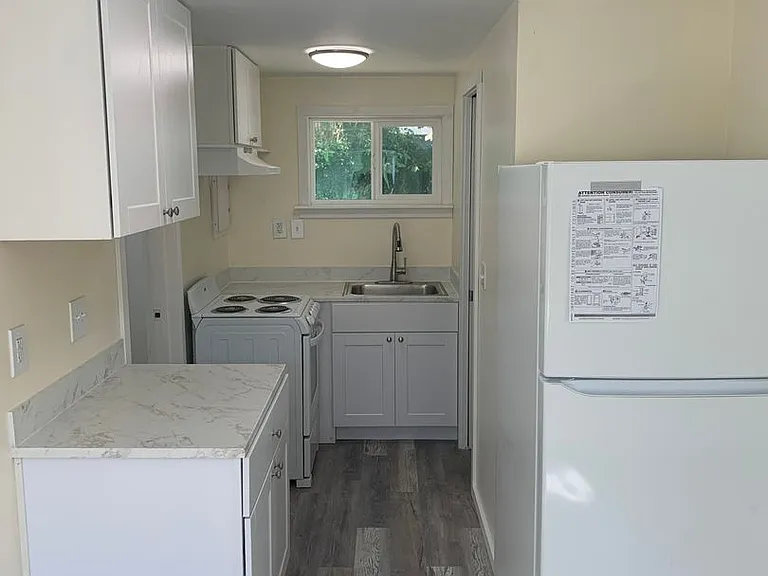 11403 9th Ave NE — Photo 3