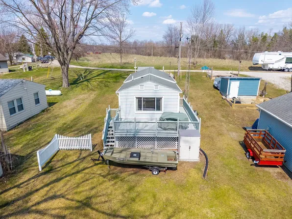 2975 S Scotty Dr, Pleasant Lake, IN 46779