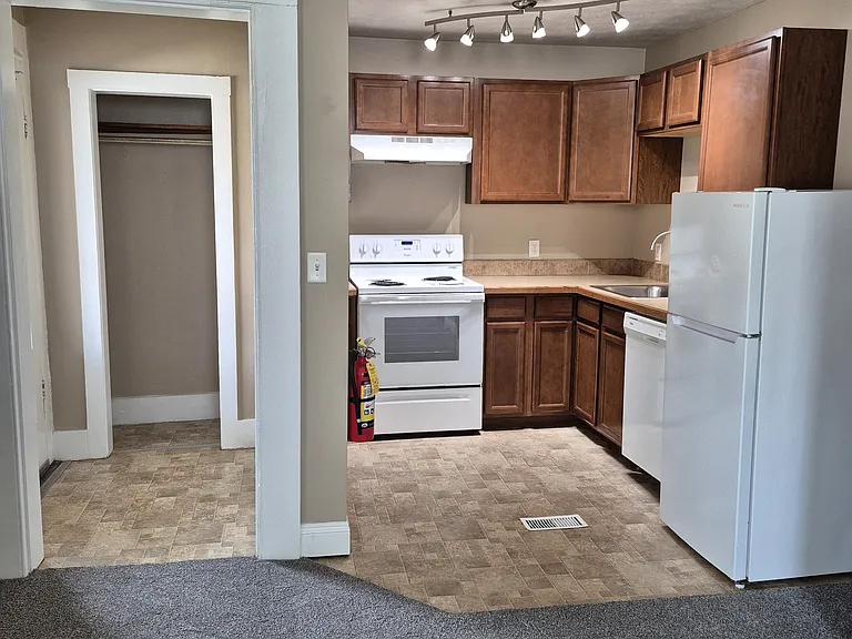 136 N Mantua St #1 — Photo 5