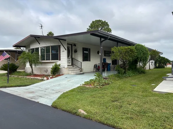 1972 Tower Lakes Blvd #105, Lake Wales, FL 33859