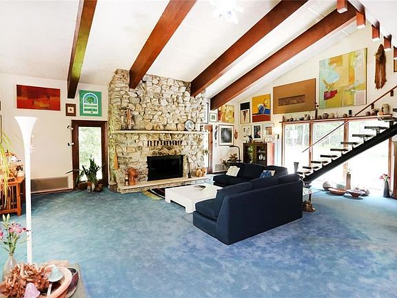 2nd image of 8 Bruce Dr