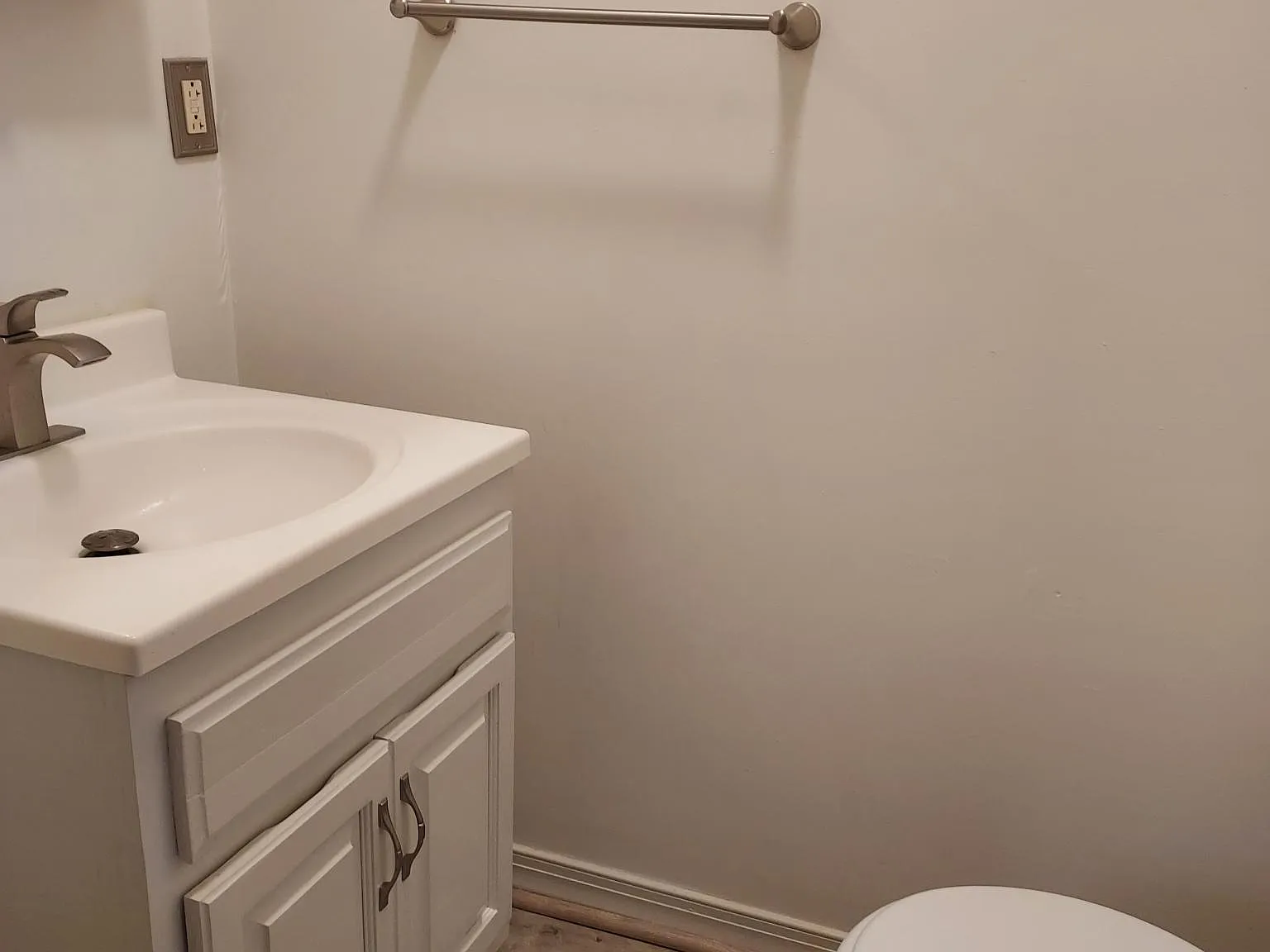 3 bed, 1.5 bath, 1122 sqft, $1,900 — Photo 4