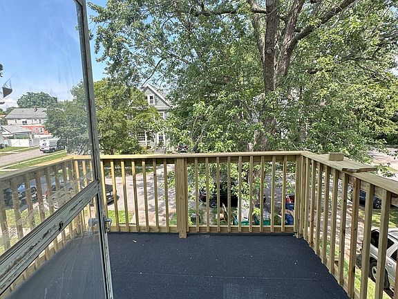 3rd image of 425 Cumberland Ave Unit 2