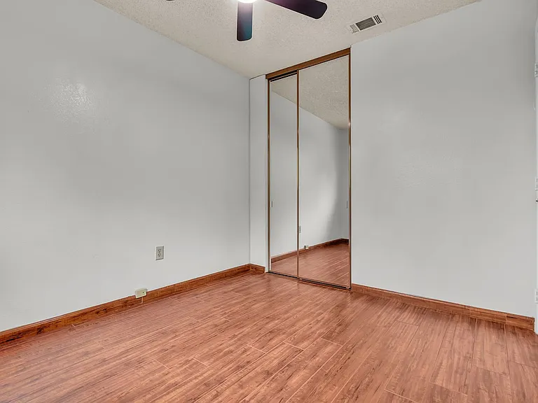 1428 Camelot Dr — Photo 24