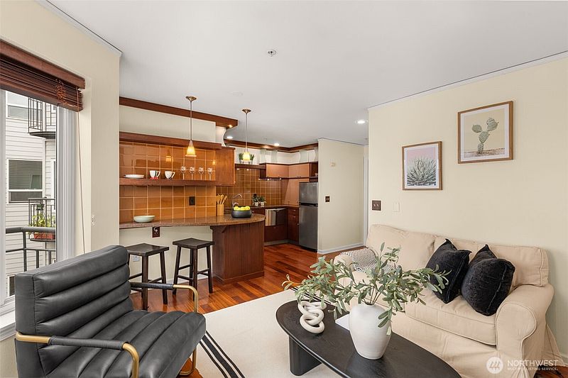5th image of 3028 Western Avenue #501
