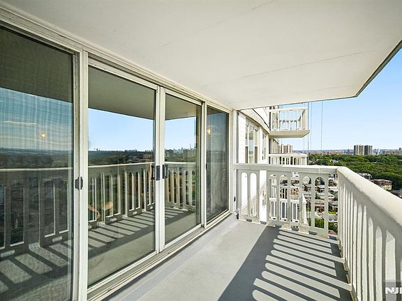 2nd image of 555 NORTH Avenue #21 H