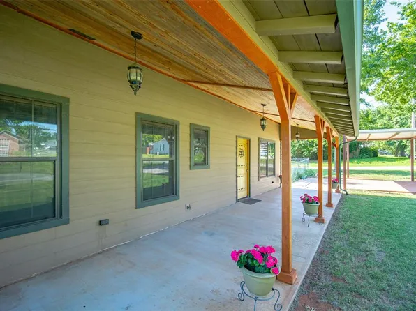 301 NE 5th St, Blanchard, OK 73010