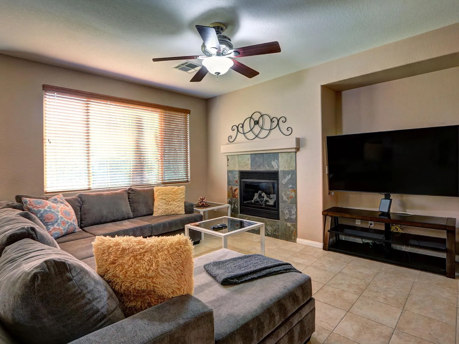 Amistoso Ln, Las Vegas — Photo 2