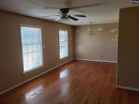 3rd image of 90 Newport Dr