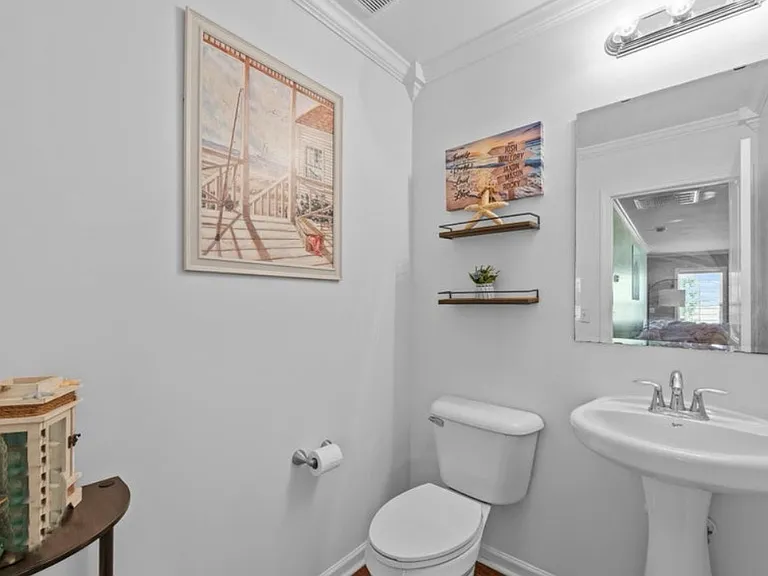 553 Montego Ct — Photo 9