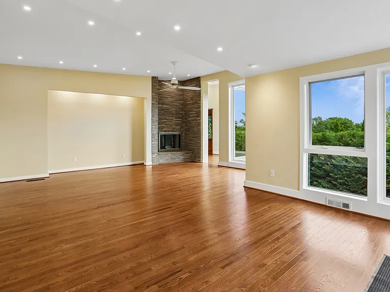 3301 Shirley Ln — Photo 16