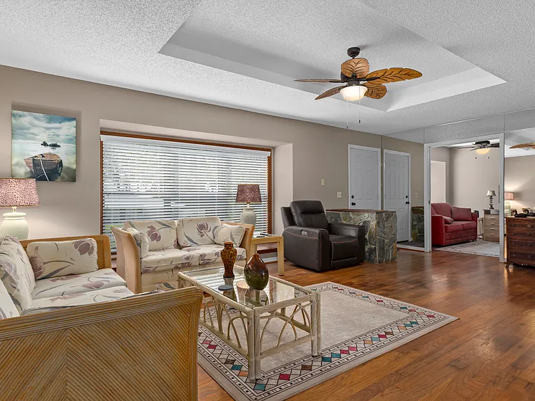 222 S Hunting Lodge Dr — Photo 4