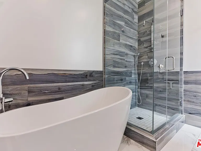 7270 Waring Ave — Photo 21