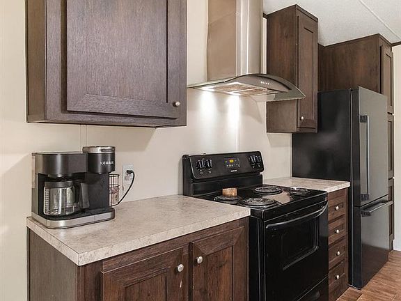 3rd image of 298 Lantern St