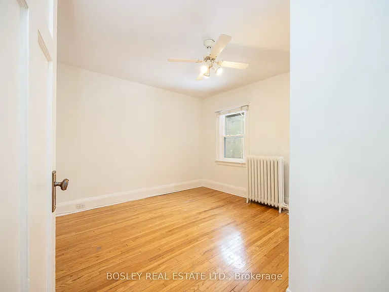 88 Manor Rd E — Photo 25