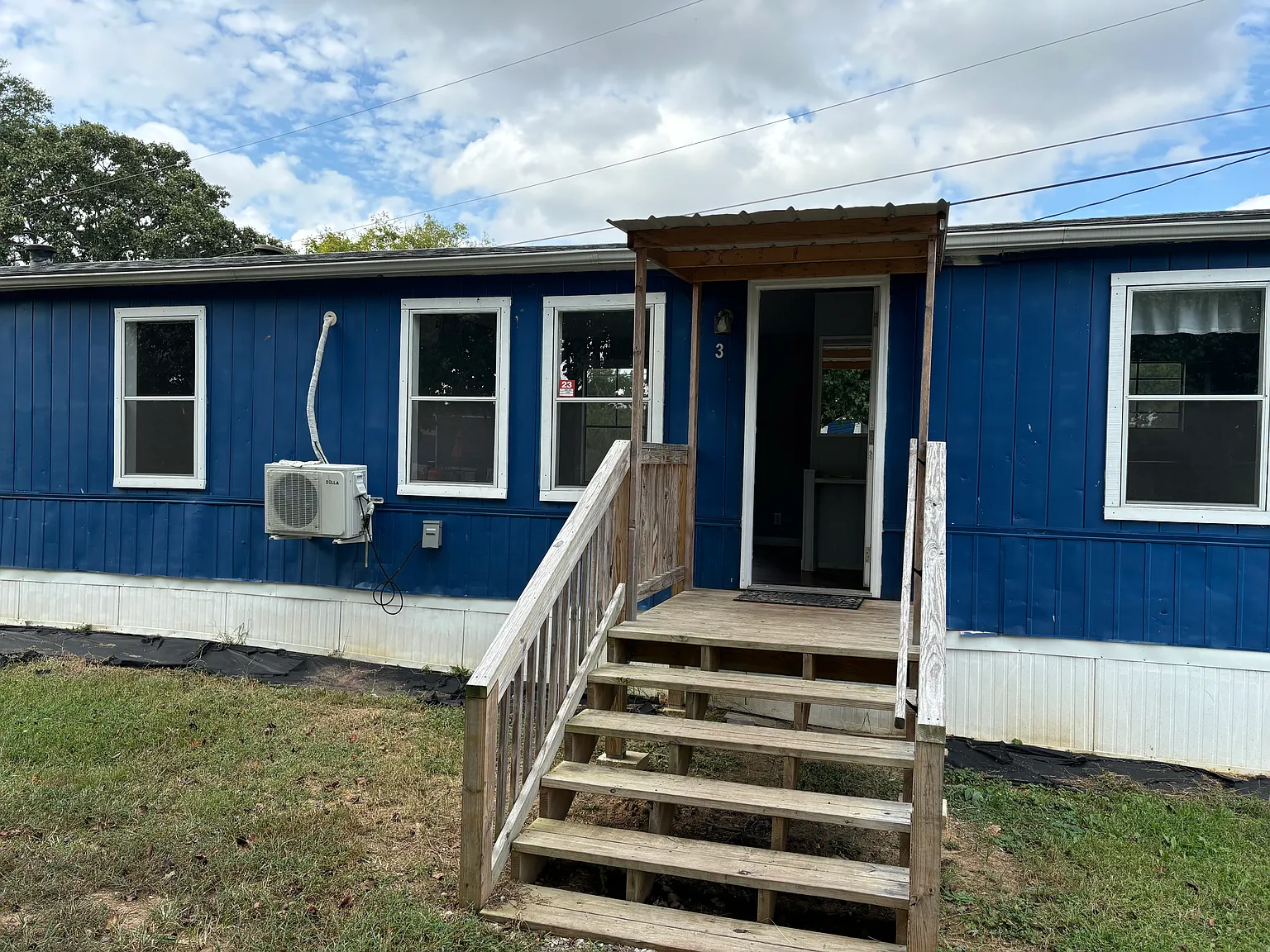 3 bed, 1000 sqft, $1,300 — Photo 1