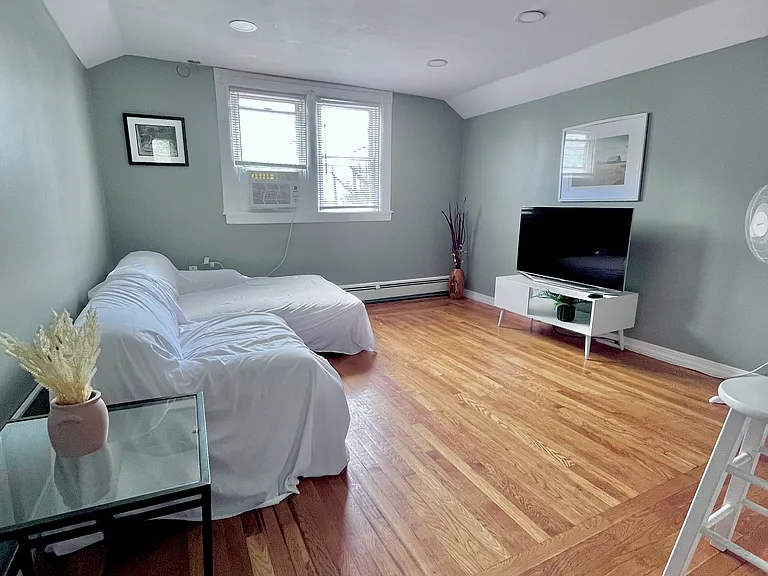 712 Main St #3 — Photo 1