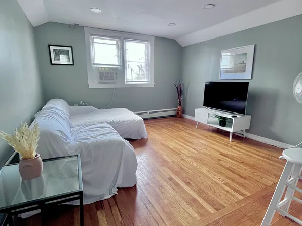 712 Main St Floor 3, Pawtucket, RI 02860