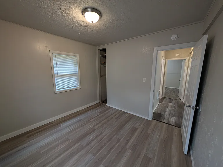 1930 Lana Ave NE — Photo 13