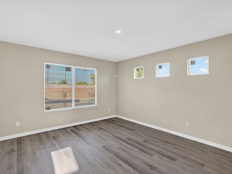 3624 N 106th Ln — Photo 7