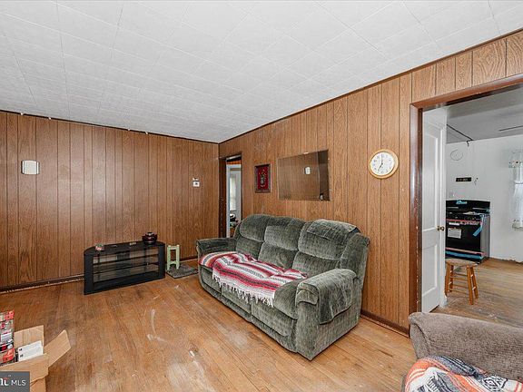 4th image of 9813 Braddock Rd