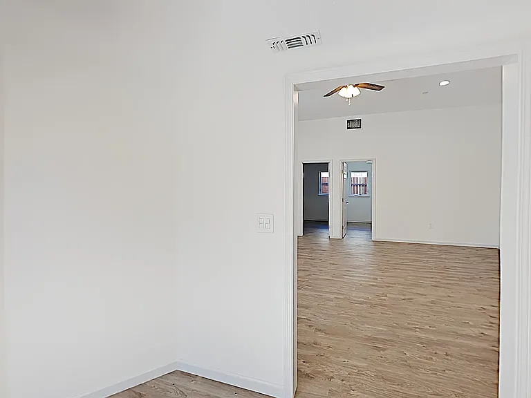 2071 15th Ave — Photo 2