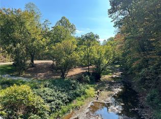 1 River Rd, Walton, WV 25286