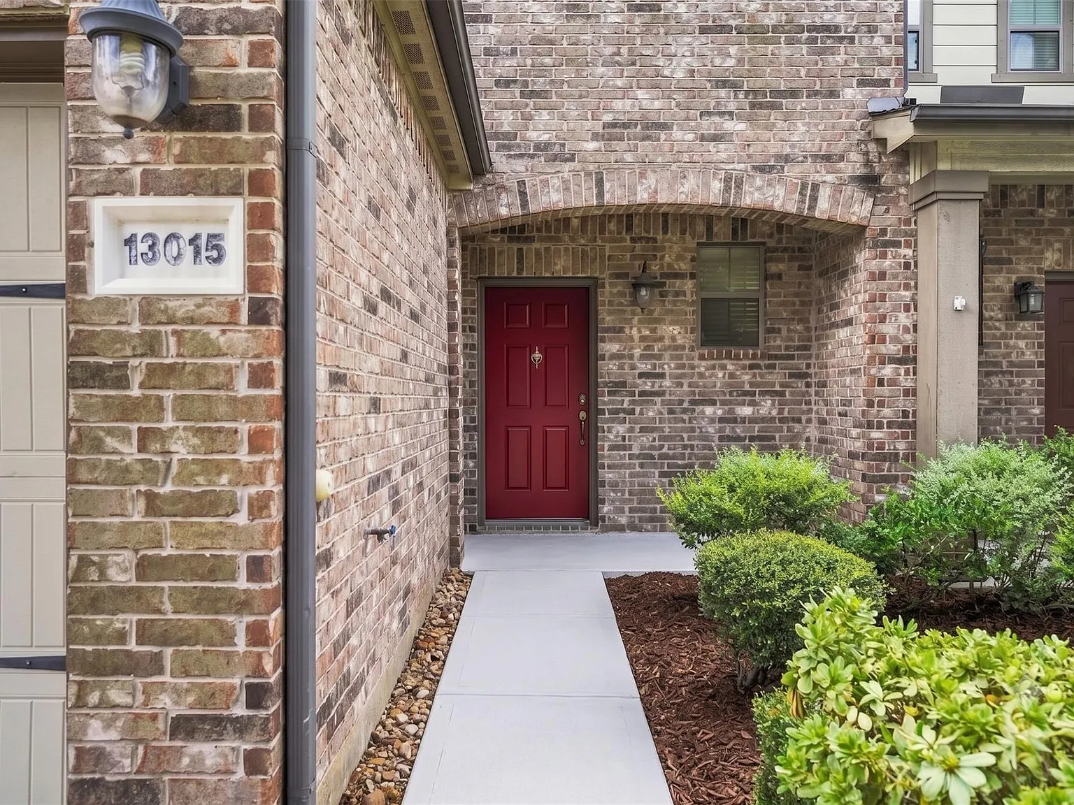 3 bed, 2.5 bath, 1620 sqft, $1,900 — Photo 2