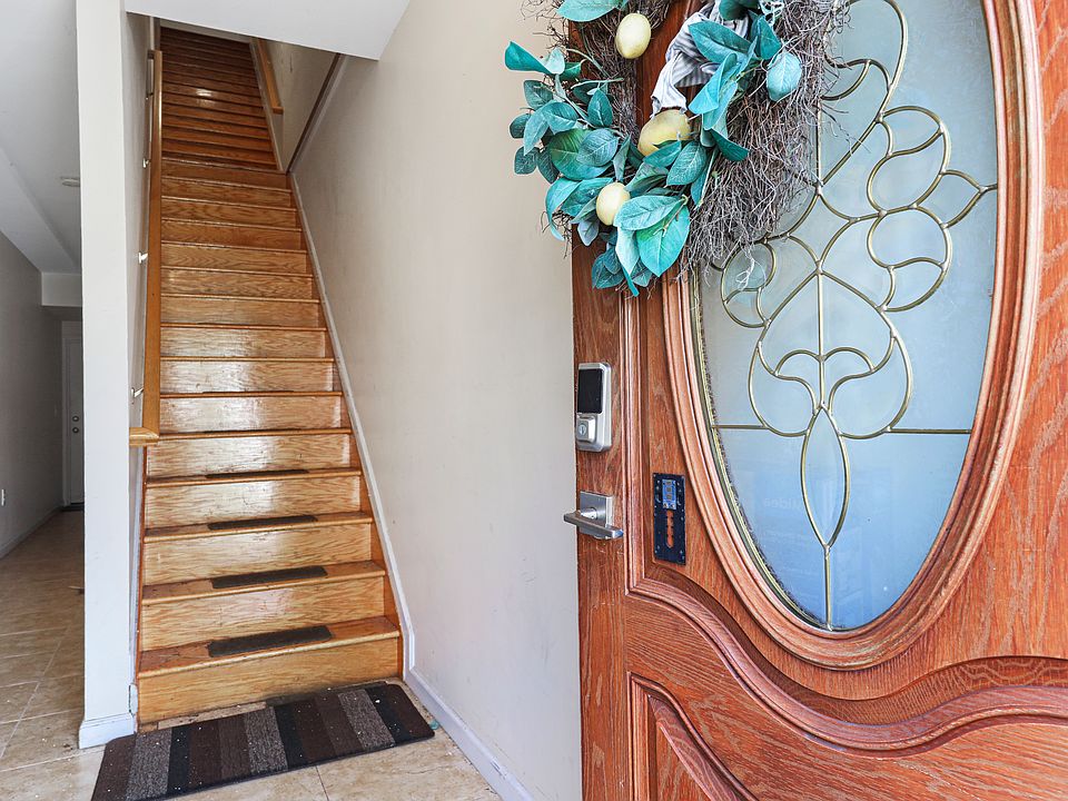 Spacious entry foyer
