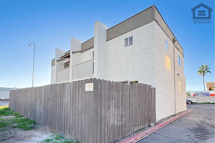 Building Photo - 1765 E Pepper Cir #4