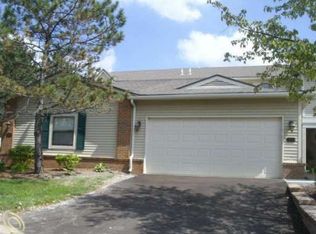 5617 Drake Hollow Dr W, West Bloomfield, MI 48322
