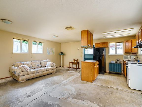5th image of 590 Woods Creek Dr