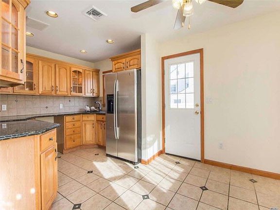 3rd image of 4 Thistle Ln