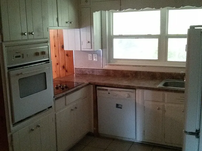1284 Lynhurst Dr SW — Photo 3