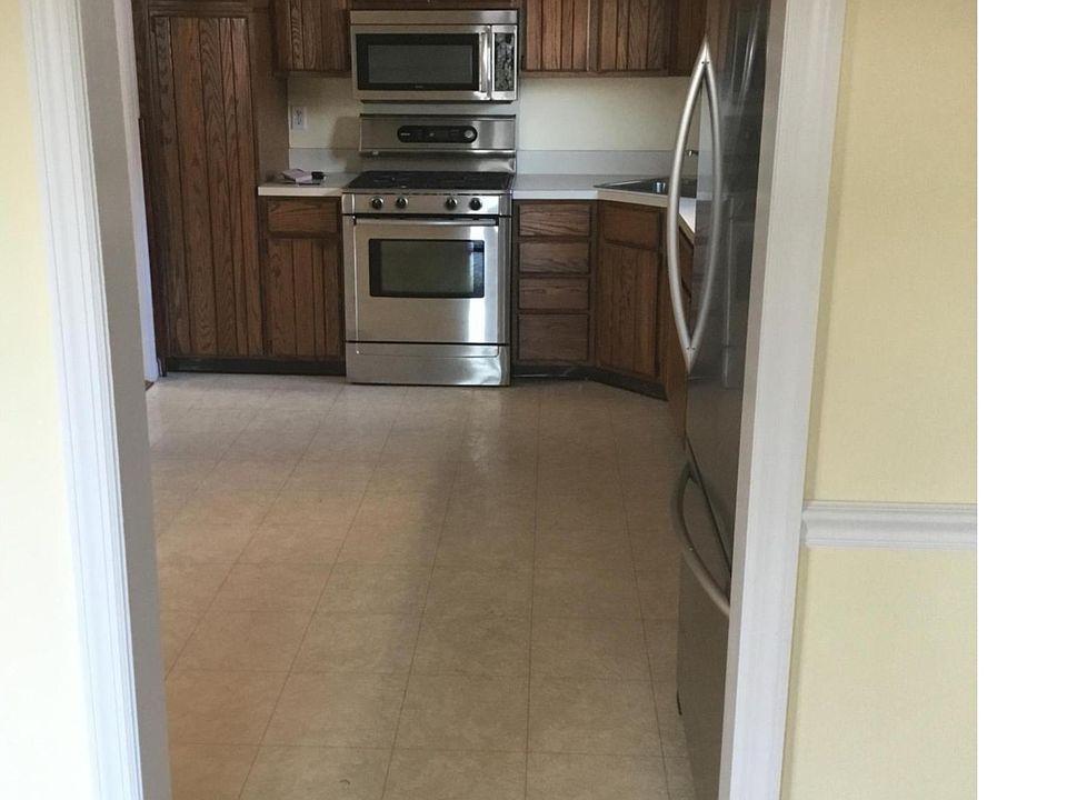 1st image of 990 Sheldon Ave #2