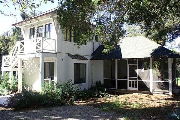 Contemporary Cottage Built in 2007