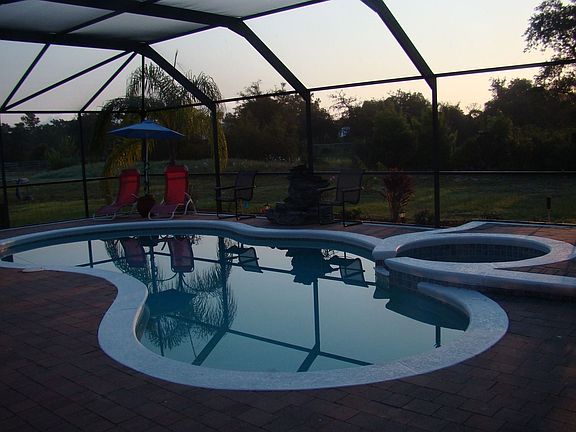 cozy pool and hottub