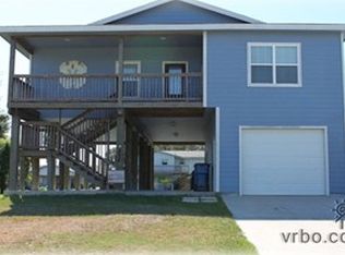227 Starboard Ave, Rockport, TX 78382