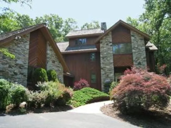 9 Wyndham Hill Dr, Reading, PA 19606