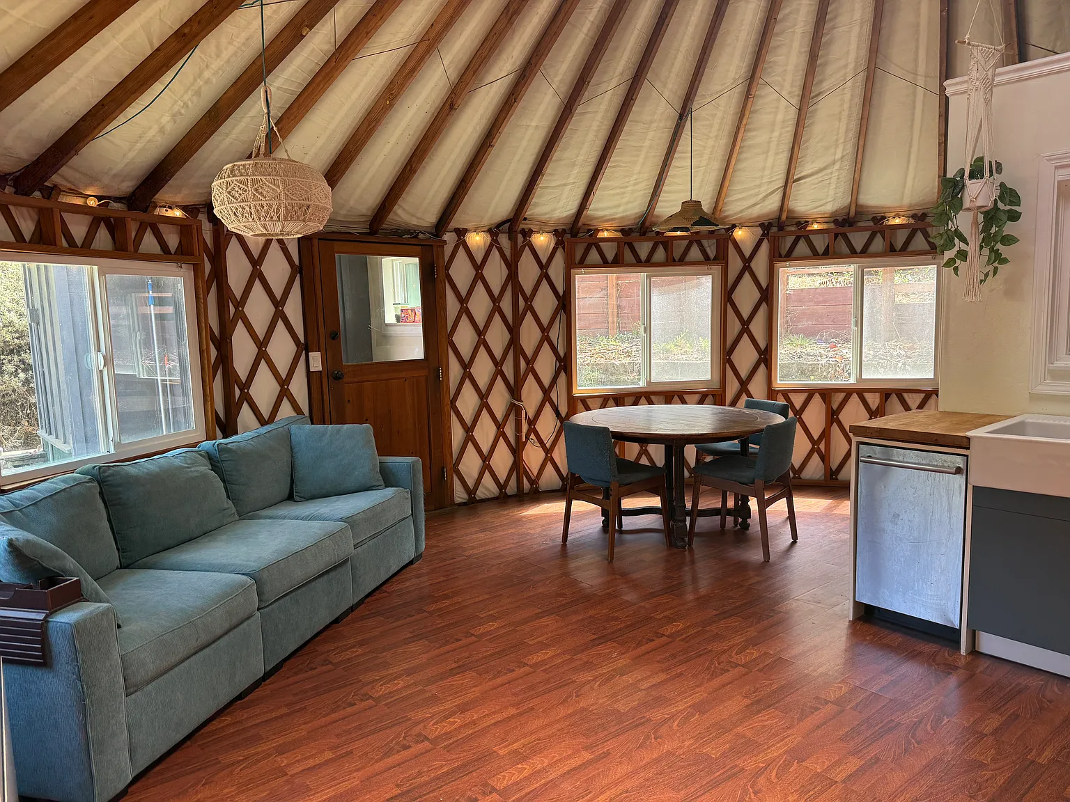 Studio, 550 sqft, $3,500 — Photo 4
