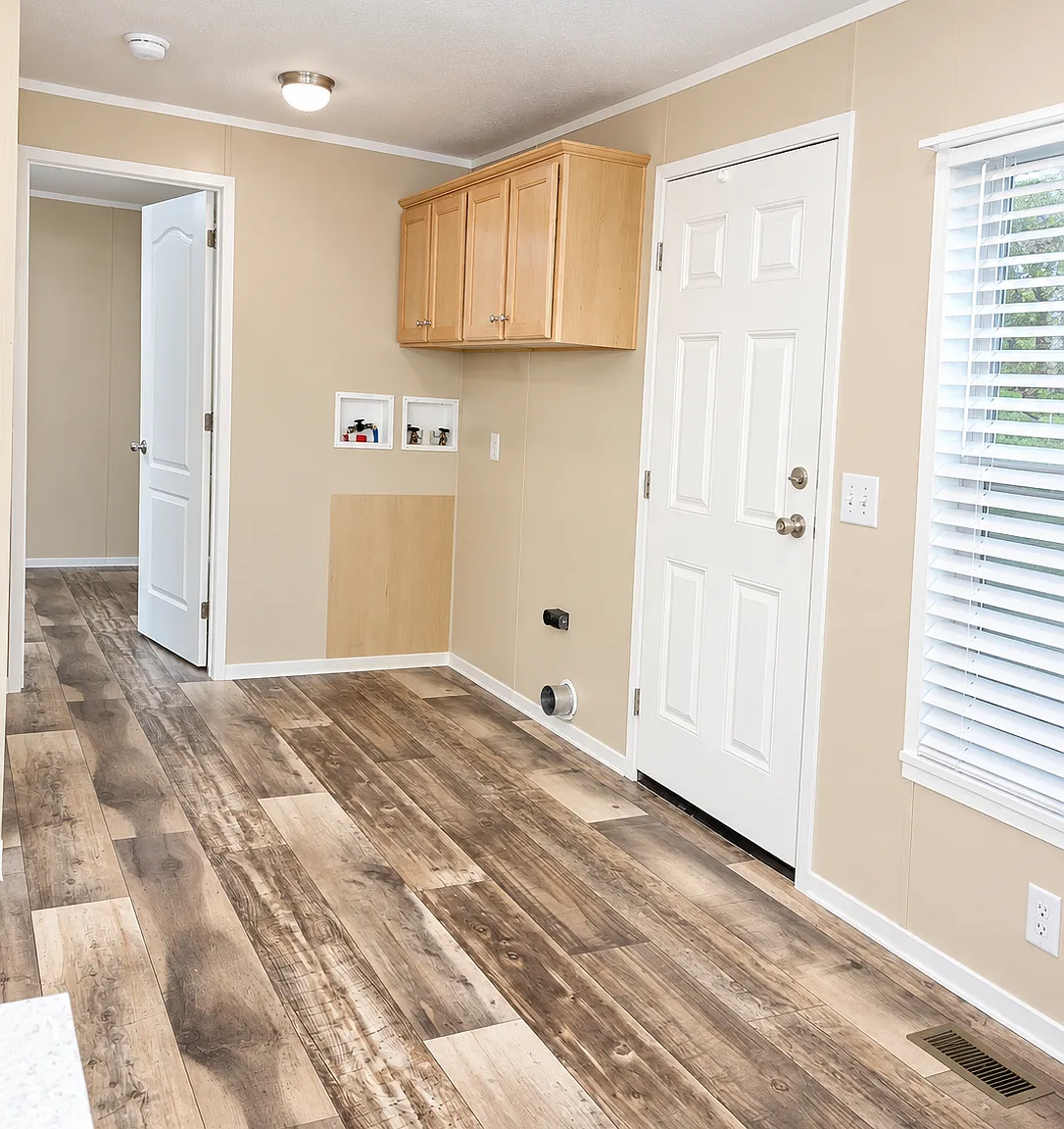 3 bed, 896 sqft, $995 — Photo 3