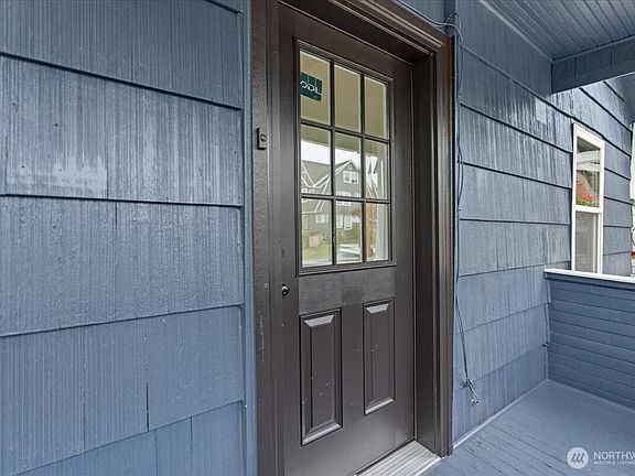 3rd image of 810 Veneta Avenue