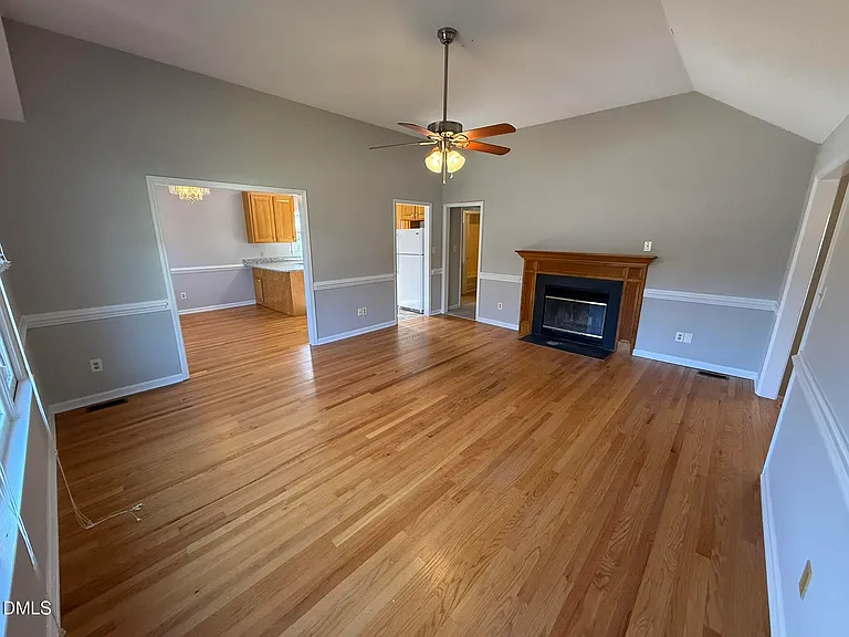 405 Avent Cir — Photo 5